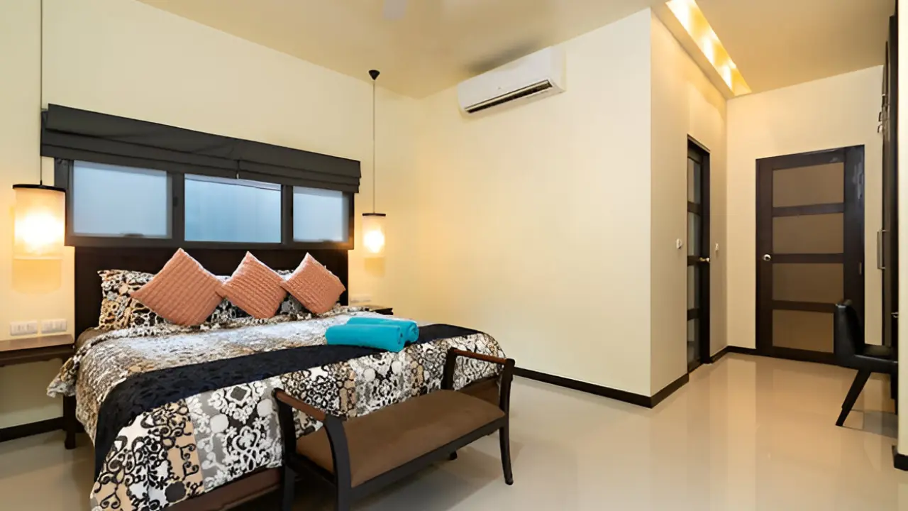 Are there budget AC hostels near me in Lahore?